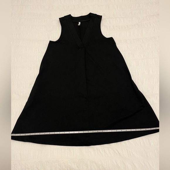 Z SUPPLY Black Mini V Neck Sleeveless Swing A Line Dress Pockets Day to Night - Picture 12 of 13